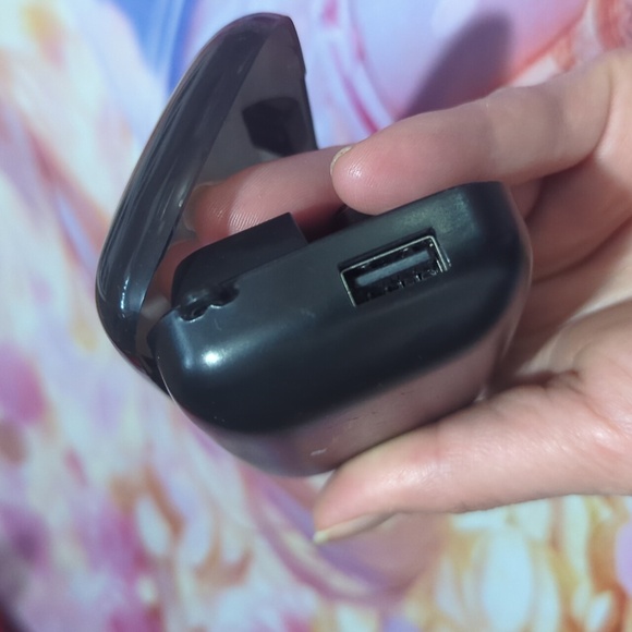 Title: M19 TWS Wireless Bluetooth Earbuds w/ LED Display Charging Case - Picture 6 of 13